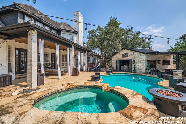 Exterior, Pool