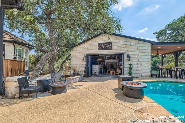 Exterior, Pool