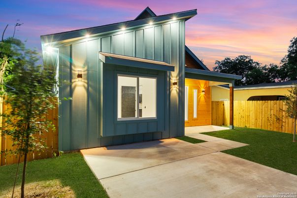 Backyard, Exterior, Facade, Modern
