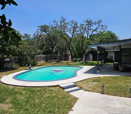 Exterior, Pool