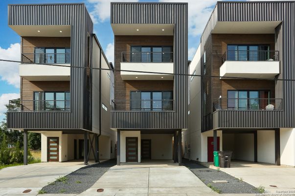 Exterior, Facade, Modern