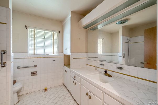 Bathroom, Dual Sink Vanities, Interior, Tile Countertops