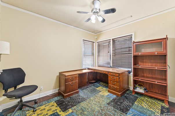Home Office, Interior