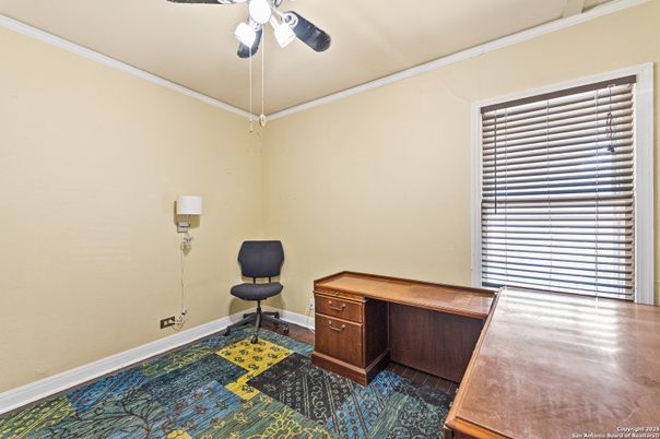 Home Office, Interior