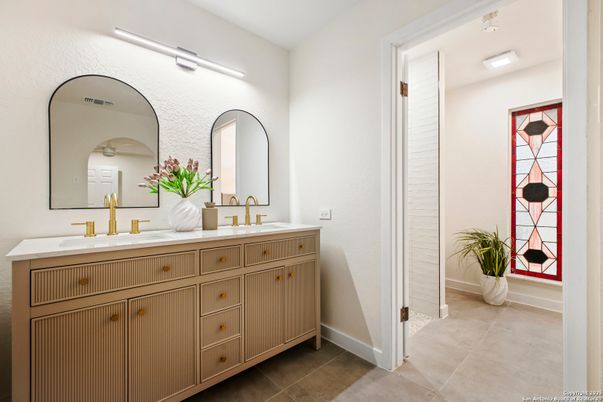 Bathroom, Dual Sink Vanities, Interior, Recessed Lighting