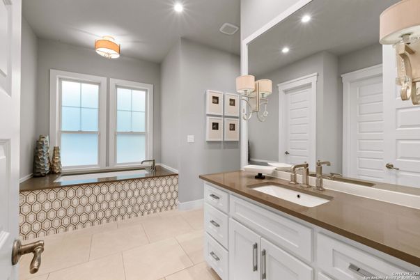 Bathroom, Interior, Recessed Lighting