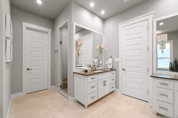 Bathroom, Interior, Recessed Lighting