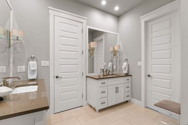 Bathroom, Dual Sink Vanities, Interior, Recessed Lighting