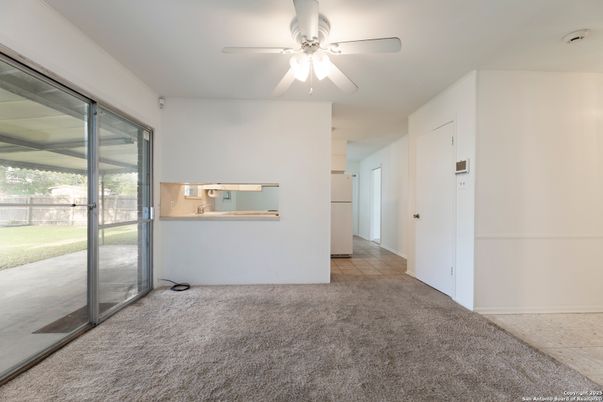 Empty room, Interior