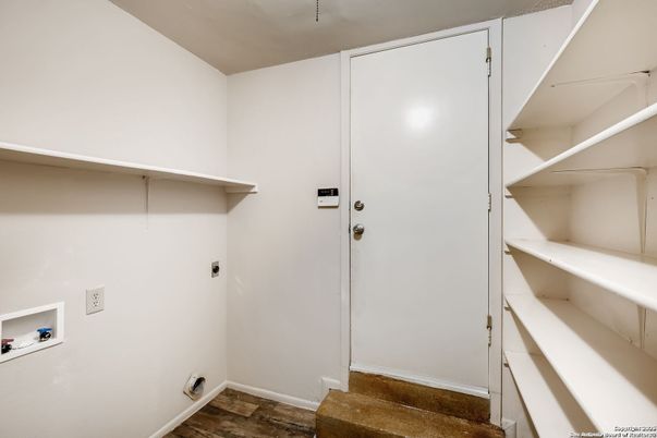 Interior, Walk-in Closets, Wood Texture Flooring