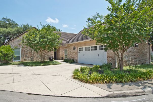Attached, Exterior, Facade, Brick Facade, Ranch