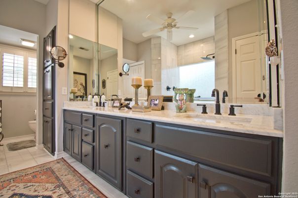 Bathroom, Dual Sink Vanities, Interior, Recessed Lighting