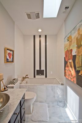 Bathroom, Interior, Recessed Lighting