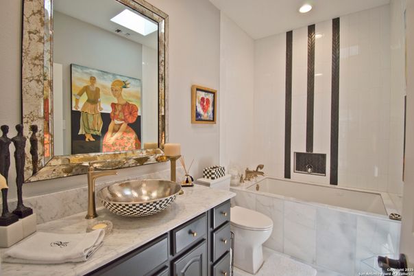 Bathroom, Interior, Recessed Lighting