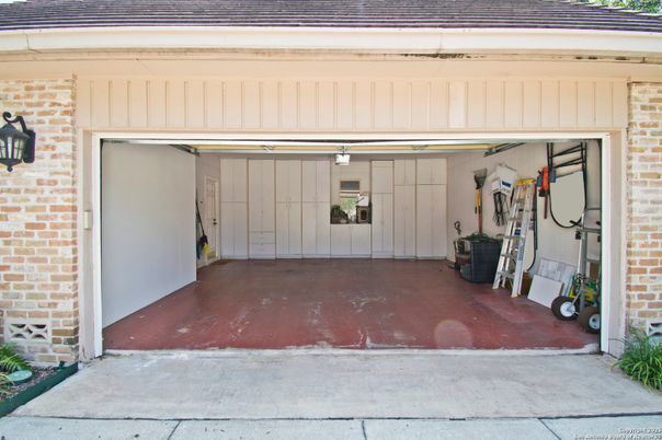 Detached Garage, Exterior