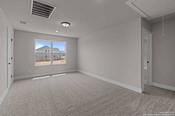 Empty room, Interior
