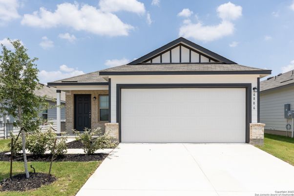 Attached, Exterior, Facade, American Craftsman