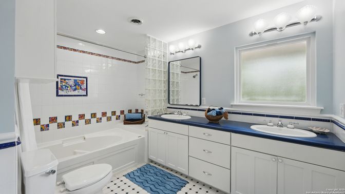 Bathroom, Dual Sink Vanities, Interior, Recessed Lighting