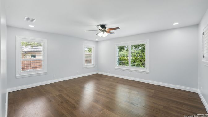 Empty room, Interior, Recessed Lighting, Wood Texture Flooring