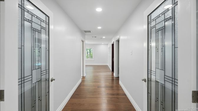 Interior, Recessed Lighting, Wood Texture Flooring
