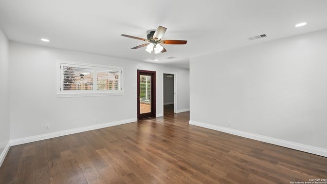 Empty room, Interior, Recessed Lighting, Wood Texture Flooring