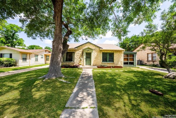 Backyard, Exterior, Facade, Ranch