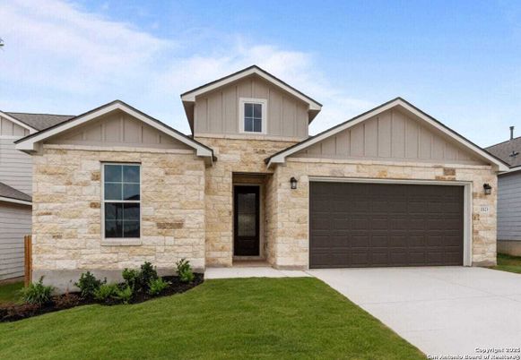 Attached, Exterior, Facade, Brick Traditional