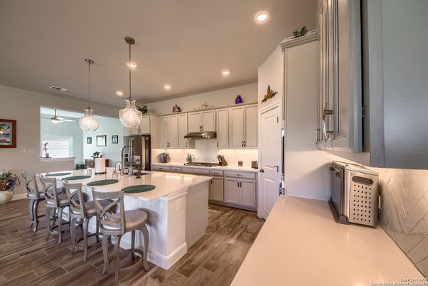Dining room, Interior, Kitchen, Pendant Lights, Recessed Lighting, Wood Texture Flooring
