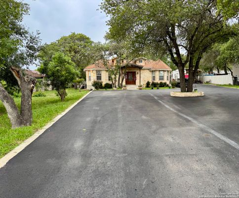 Exterior, Facade, Brick Facade, Ranch