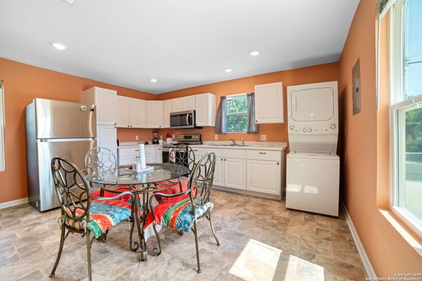 Dining room, Interior, Kitchen, Recessed Lighting, Washer