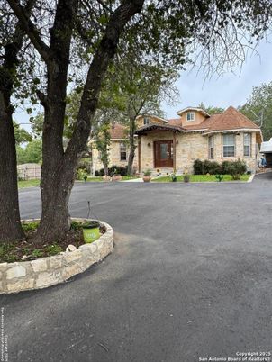 Exterior, Facade, Mediterranean