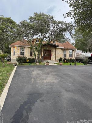 Exterior, Facade, Mediterranean