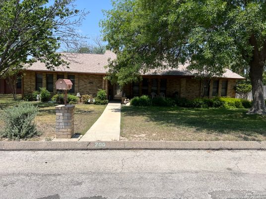 Exterior, Facade, Brick Facade, Ranch