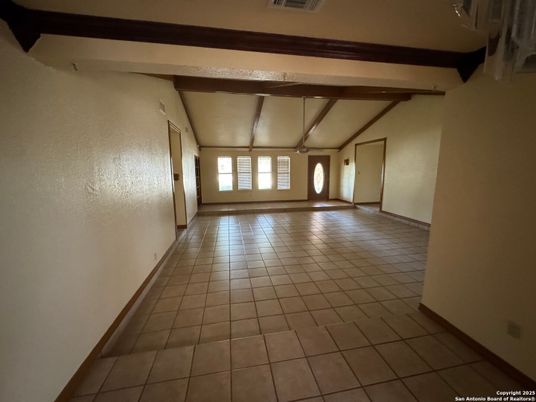 Empty room, Interior, Wooden Beams