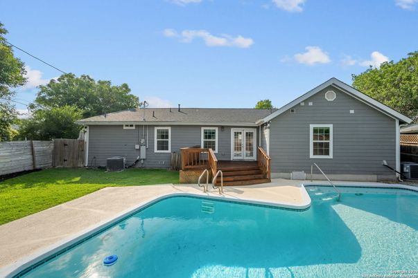 Exterior, Pool
