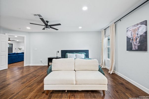 Interior, Recessed Lighting, Wood Texture Flooring