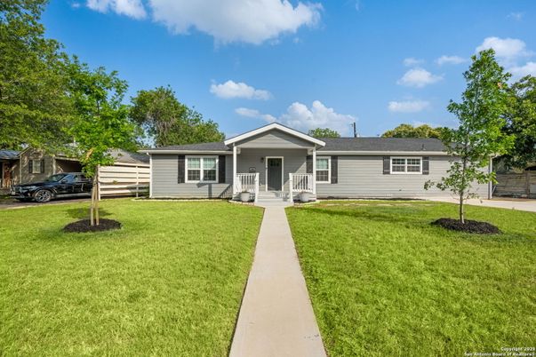 Backyard, Exterior, Facade, Ranch