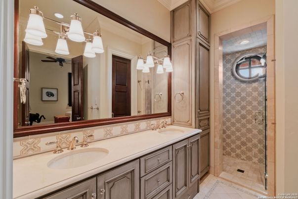 Bathroom, Dual Sink Vanities, Interior