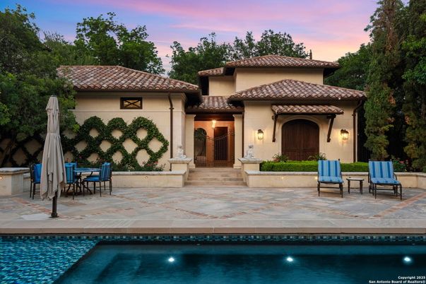 Exterior, Facade, Pool, Mediterranean