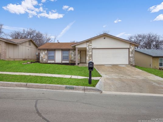 Attached, Exterior, Facade, Ranch