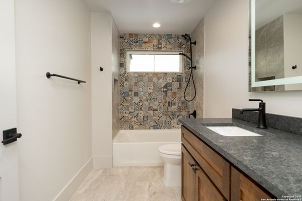 Bathroom, Interior, Recessed Lighting