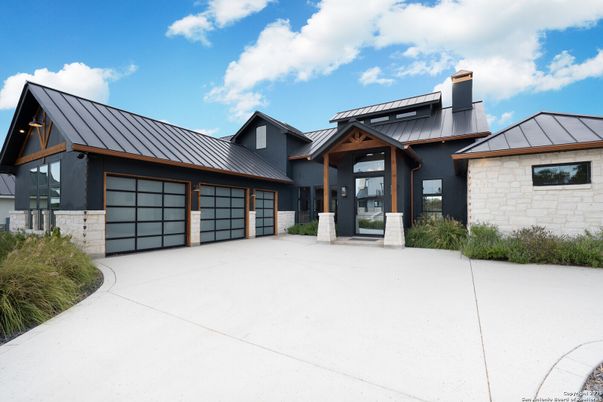 Attached, Exterior, Facade, Ranch