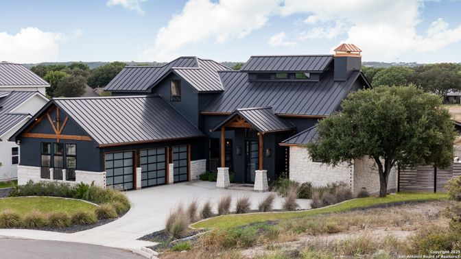Attached, Exterior, Facade, Farmhouse