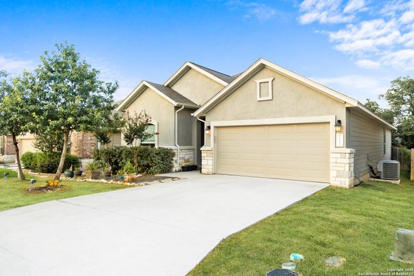 Attached, Exterior, Facade, American Craftsman
