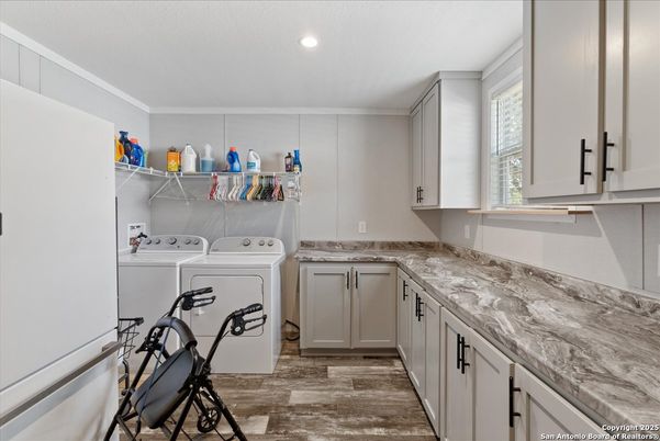 Interior, Recessed Lighting, Washer, Wood Texture Flooring
