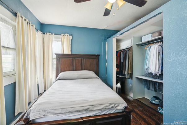 Bedroom, Interior, Walk-in Closets, Wood Texture Flooring