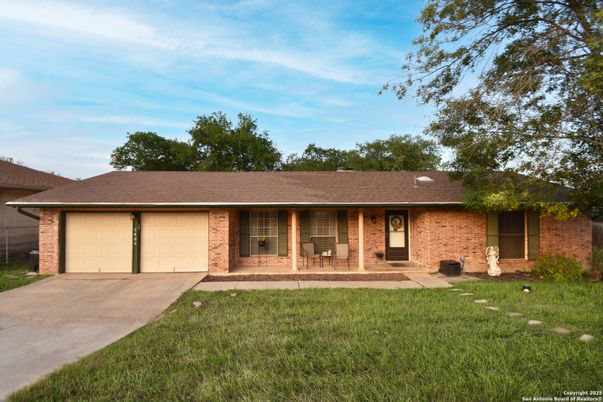 Attached, Backyard, Exterior, Facade, Brick Facade, Ranch