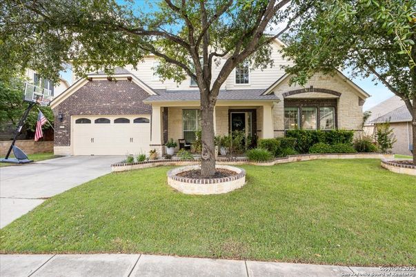 Attached, Exterior, Facade, Brick Facade, Ranch
