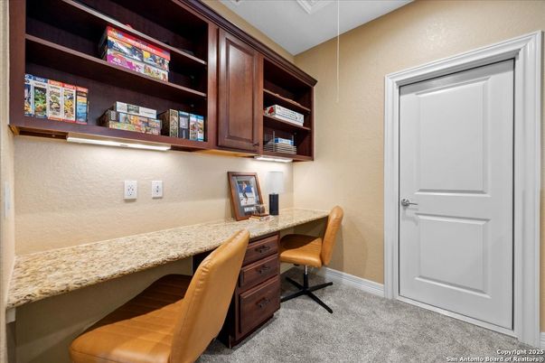 Home Office, Interior