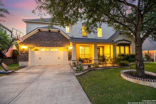 Attached, Exterior, Facade, Ranch